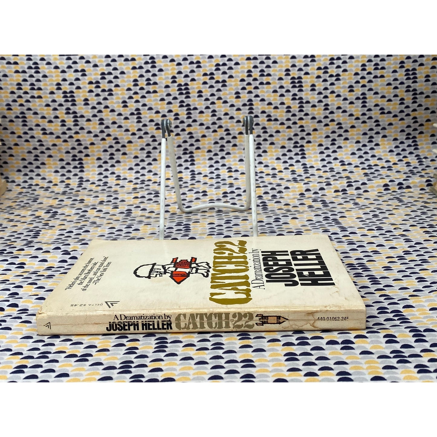 Catch 22 - Play Version - A Dramatization by Joseph Heller - Delta Edition