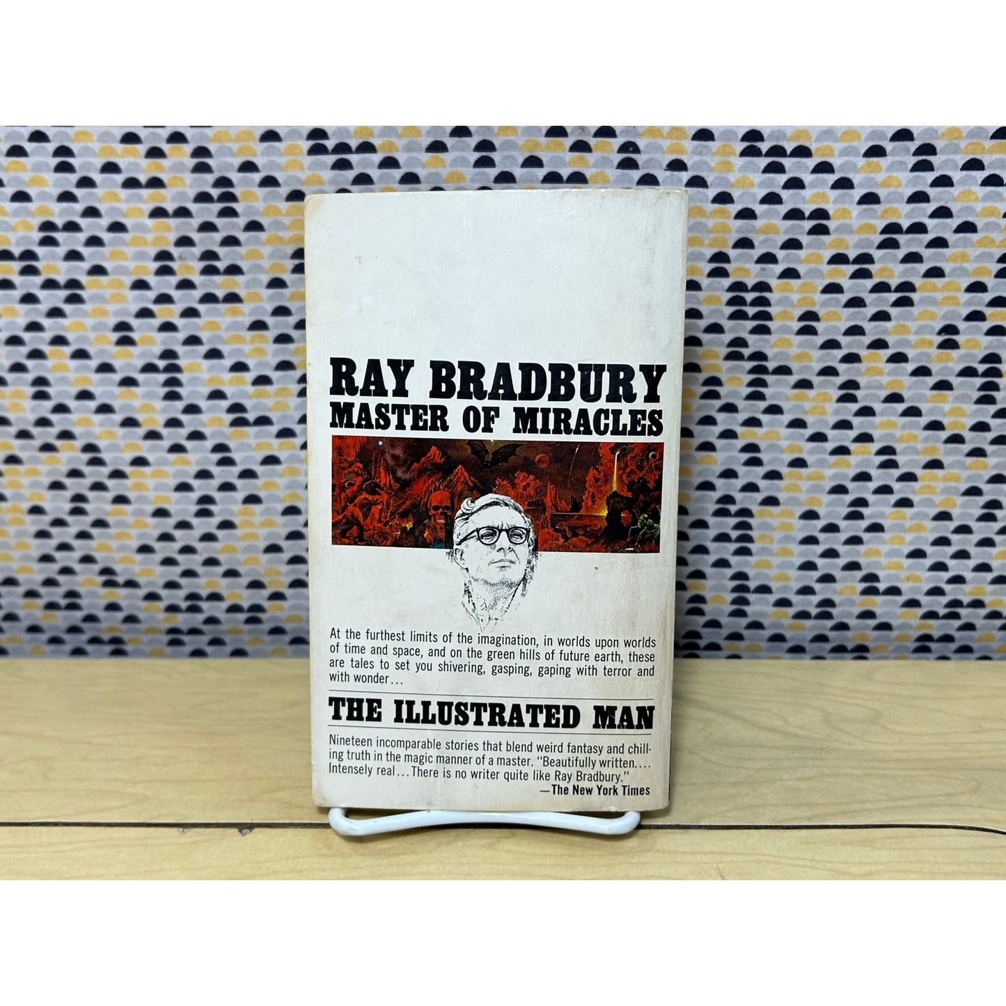 The Illustrated Man - Ray Bradbury - Vintage Paperback Book - Bantam Pathfinder Edition