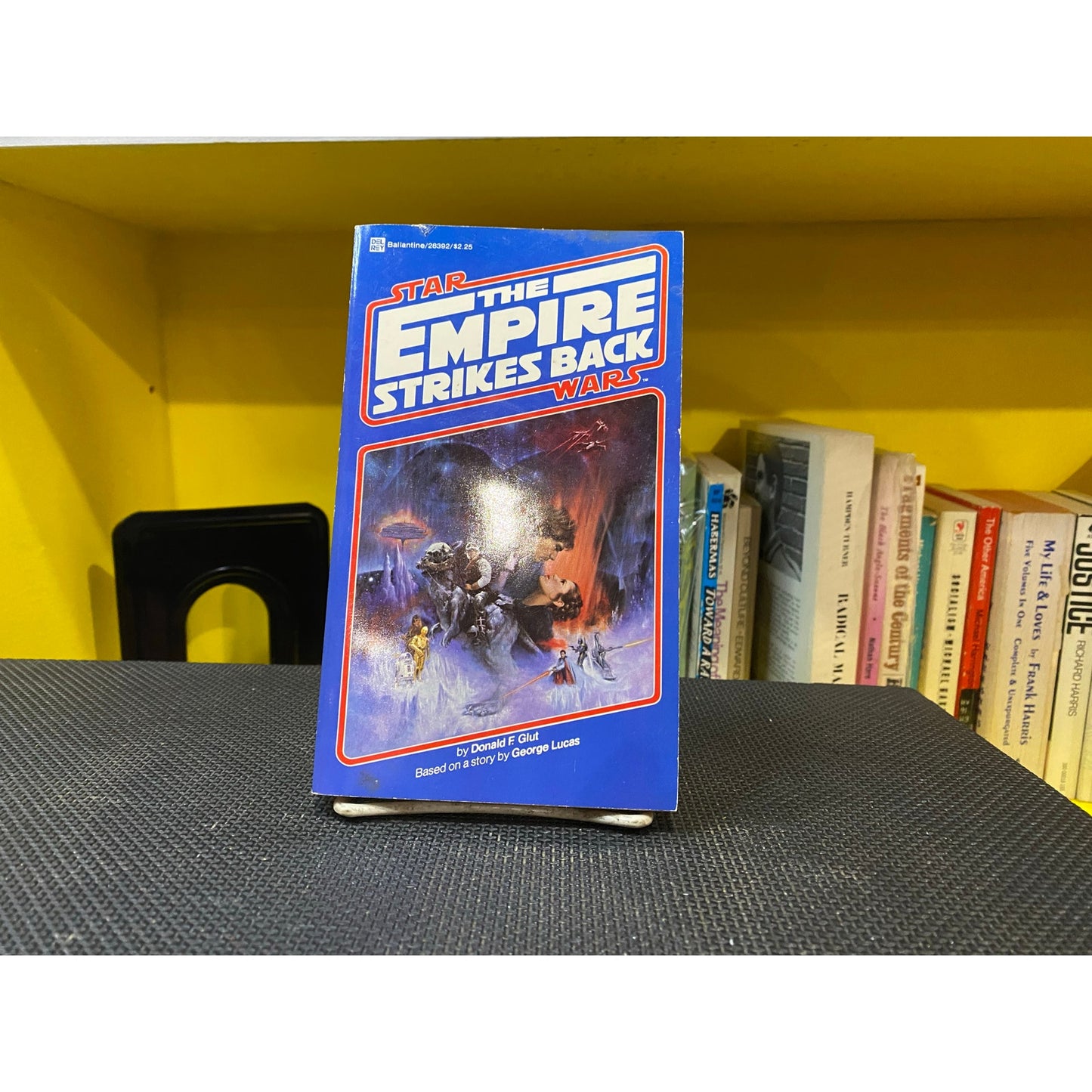 The Empire Strikes Back - Star Wars - Donald Glut - George Lucas - Vintage Paperback Book - movie tie in - Ballantine books Edition