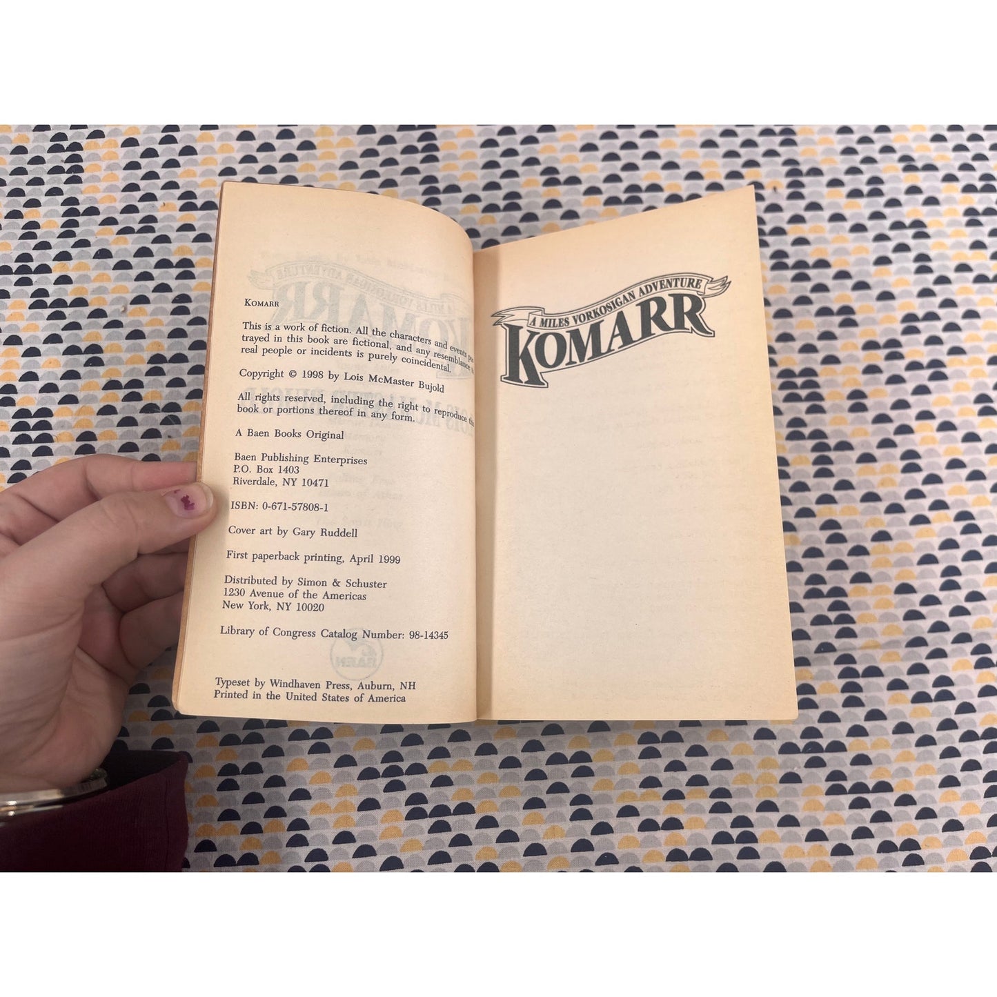 Komarr - Lois McMaster Bujold - Baen Books - Paperback