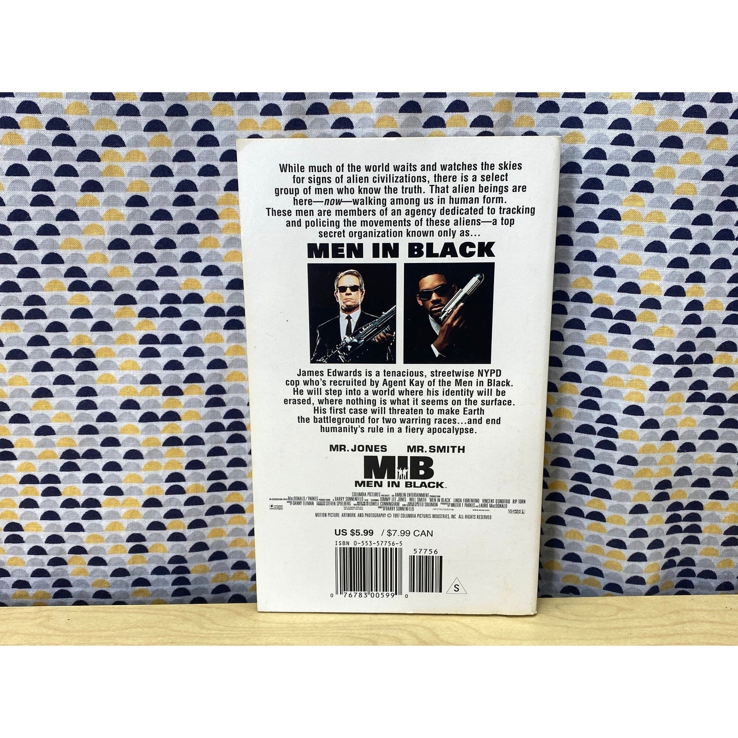 Men In Black - MIB - Steve Perry - Movie Tie-In Edition - Vintage Paperback Book - Bantam Books Edition