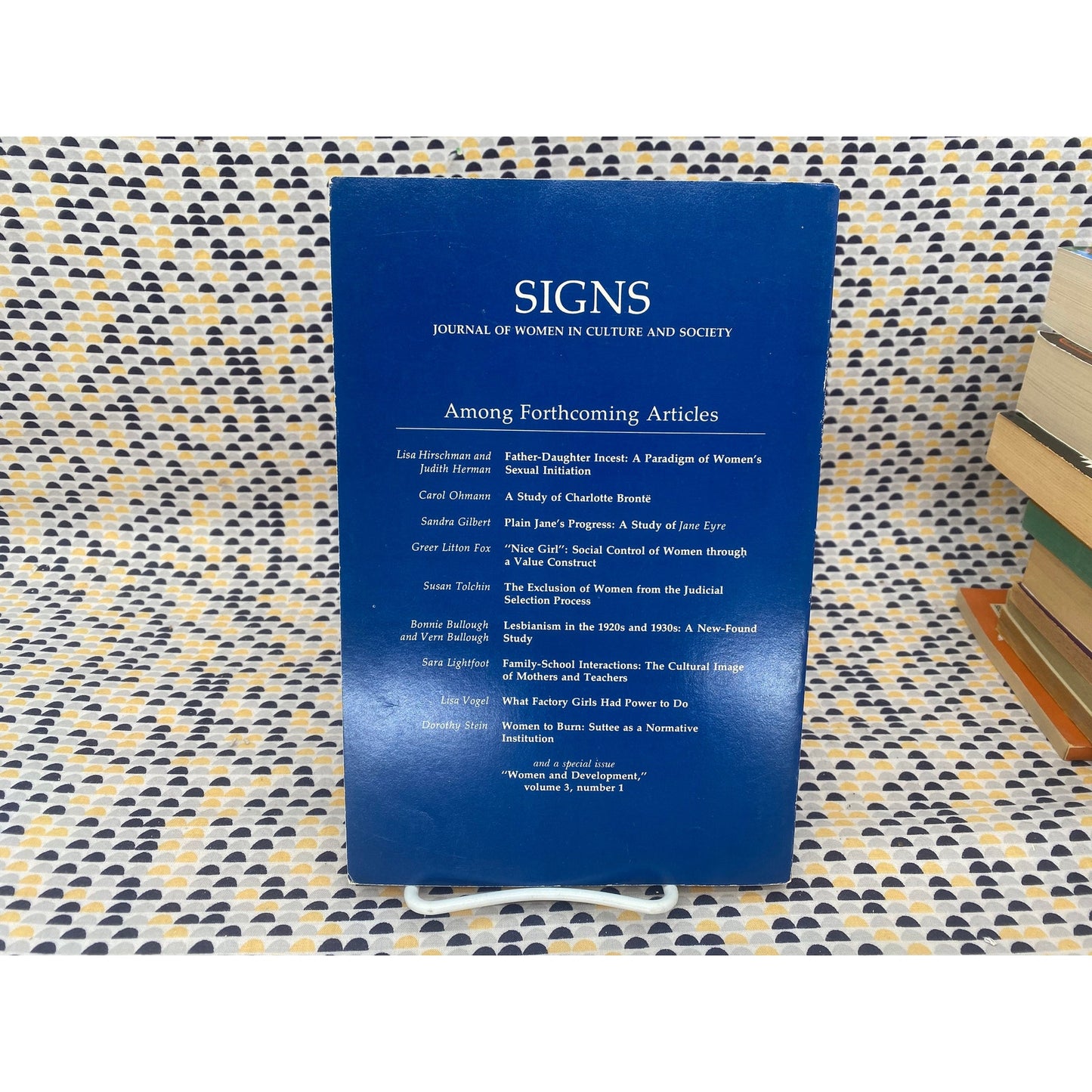 Signs: Journal Of Women In Culture And Society - Winter 1976 - Margaret Atwood - Vintage Paperback Book - University of Chicago Press