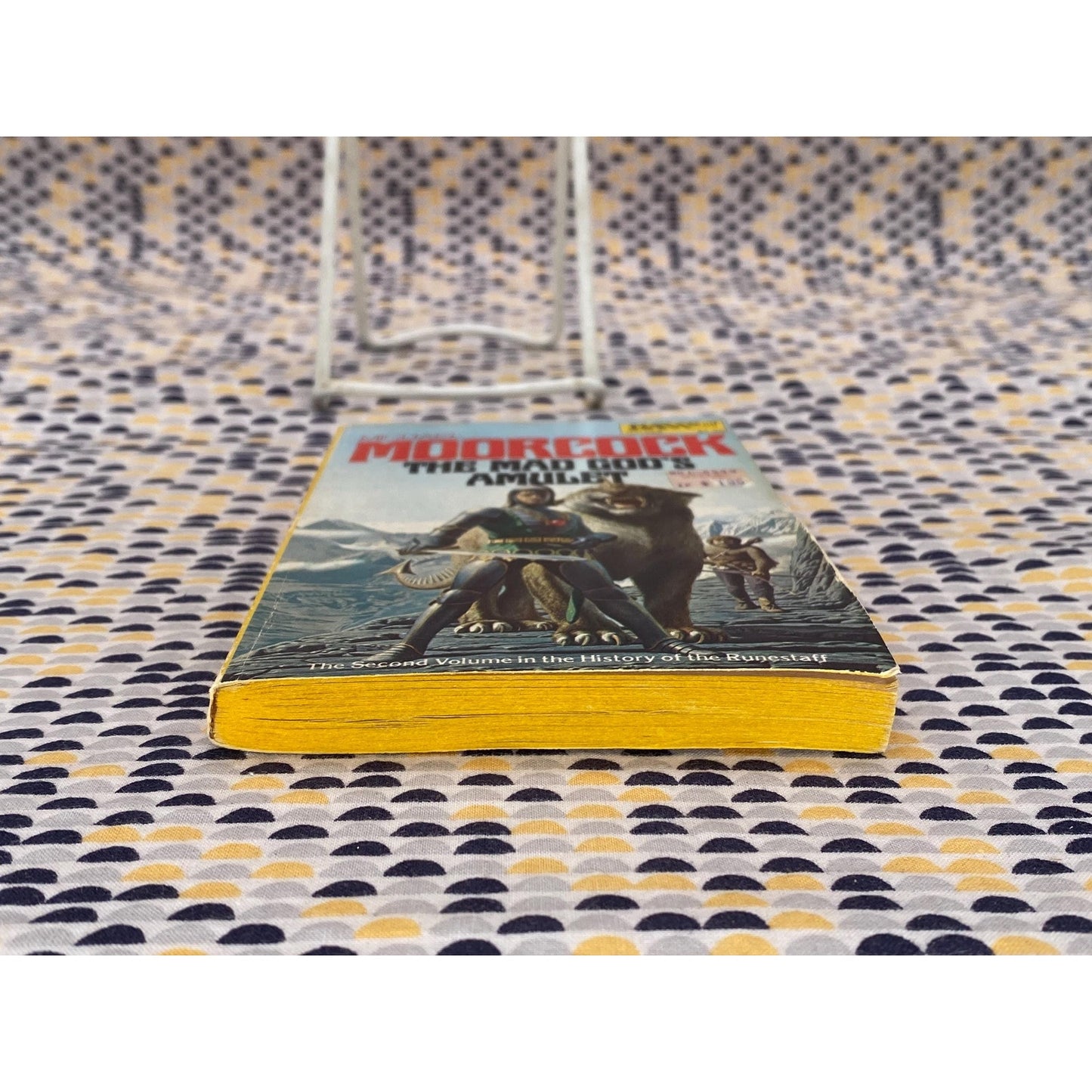 The Mad God's Amulet - Michael Moorcock - History of Runestaff - Vintage Paperback Book - Daw Edition