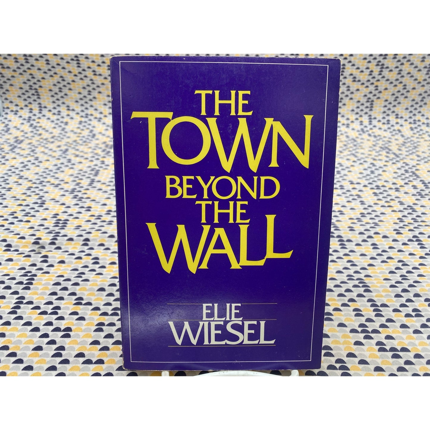 The Town Beyond The Wall - Elie Wiesel - Schocken Books - Paperback
