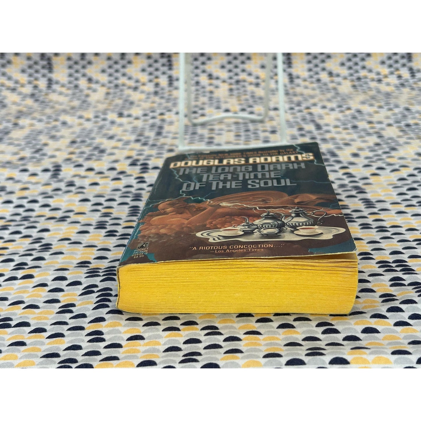 The Long Dark Tea-Time of the Soul - Douglas Adams - Vintage Paperback Book