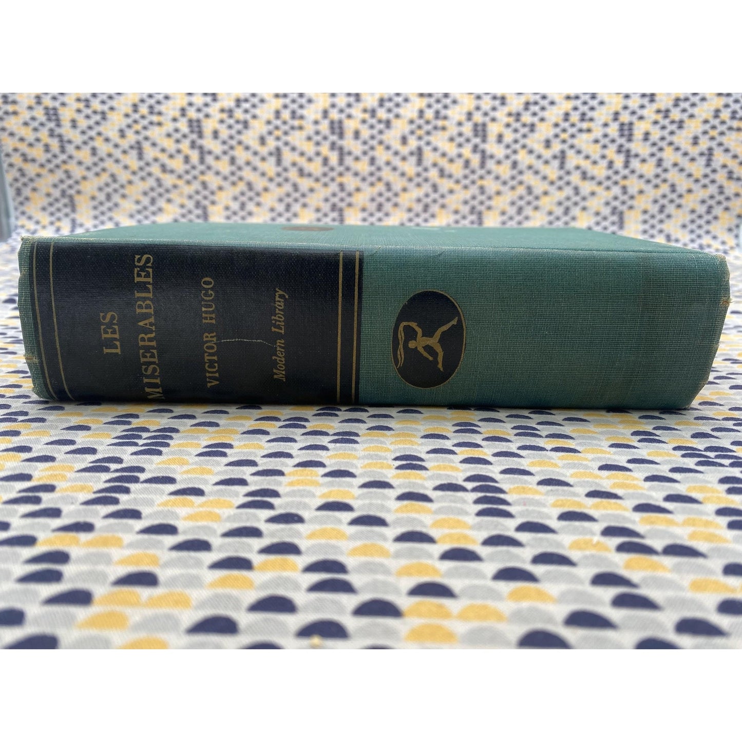 Les Miserables - Victor Hugo - Vintage Paperback Book - Modern Library Edition