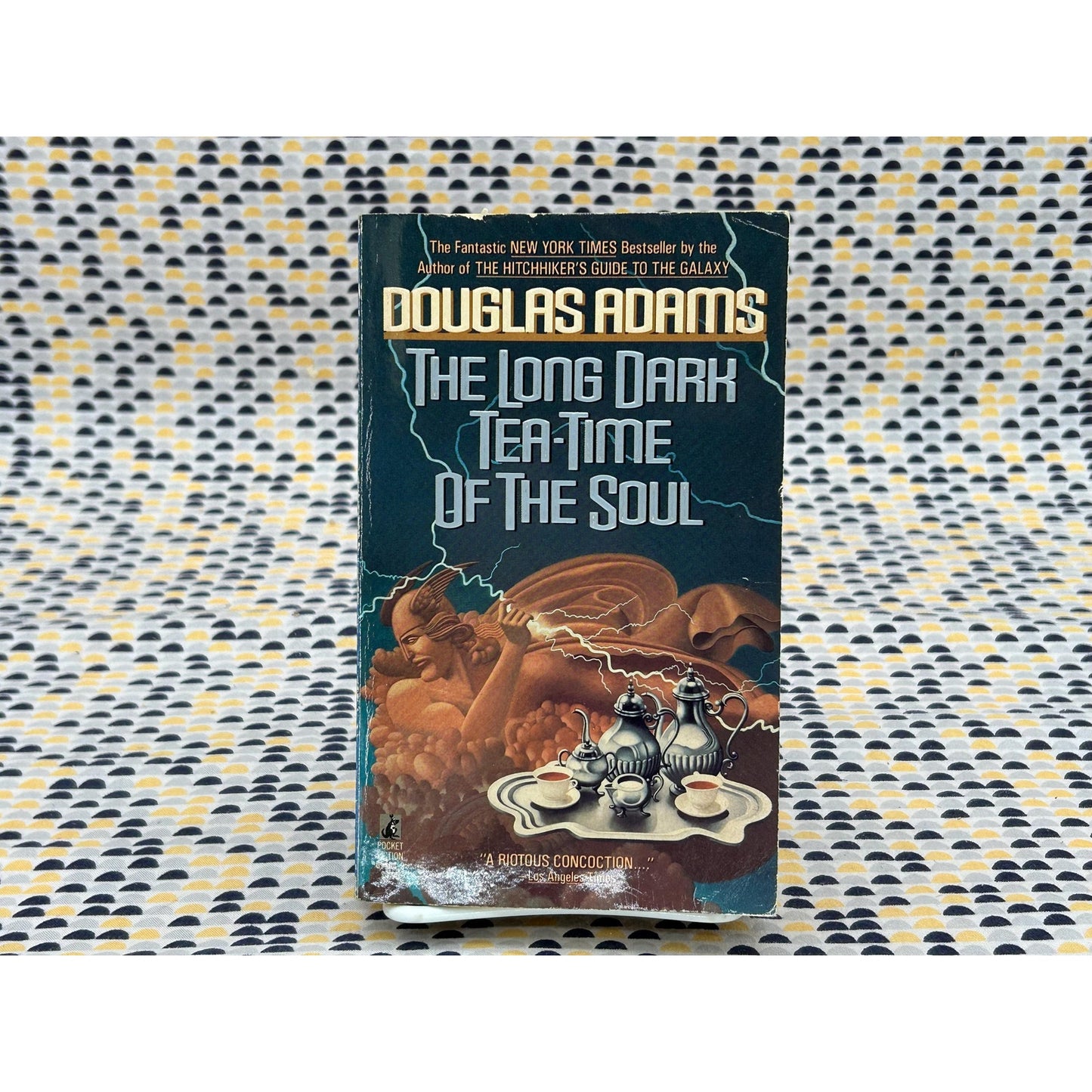 The Long Dark Tea-Time of the Soul - Douglas Adams - Vintage Paperback Book