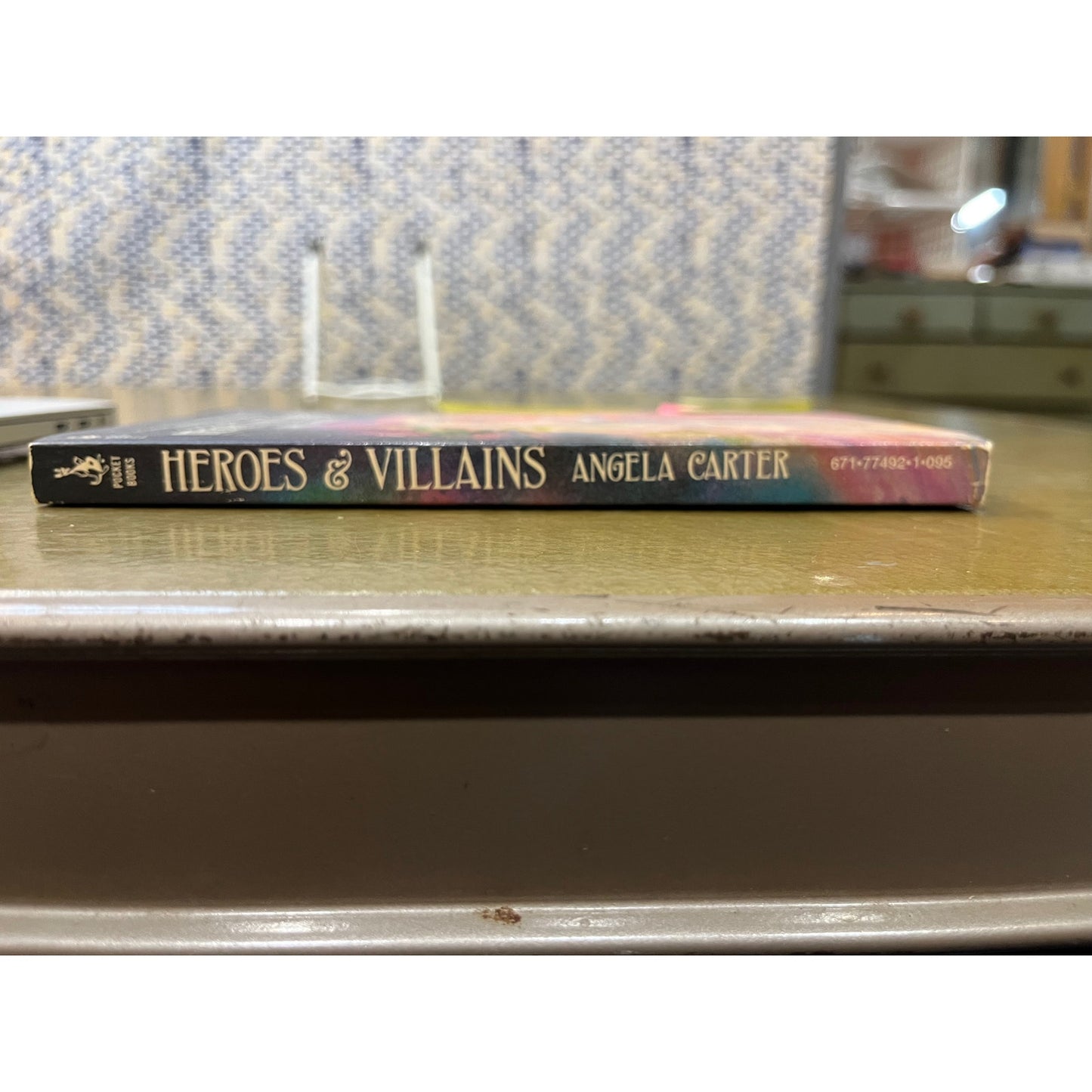 Heroes and Villains - Angela Carter - Pocket Books - Paperback