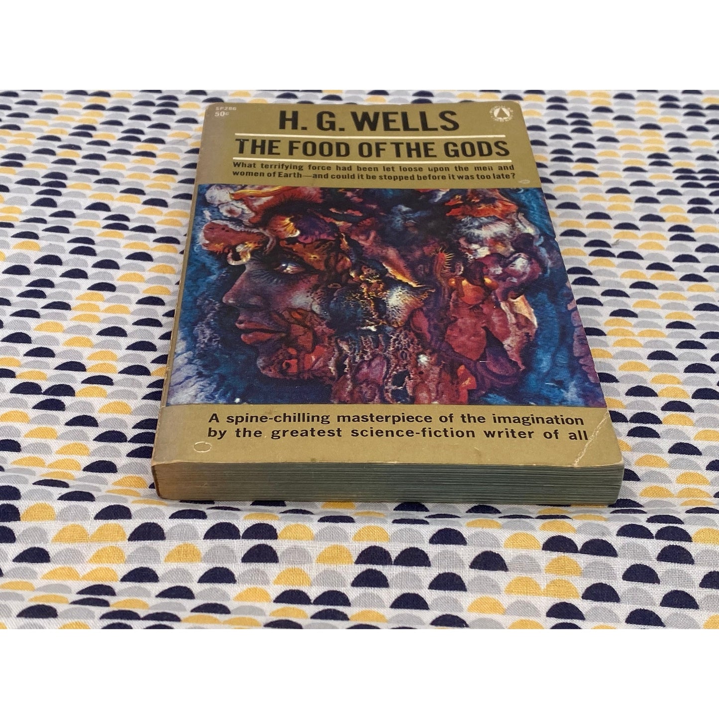 The Food of the Gods - H.G. Wells - Vintage Paperback - Popular Library Edition