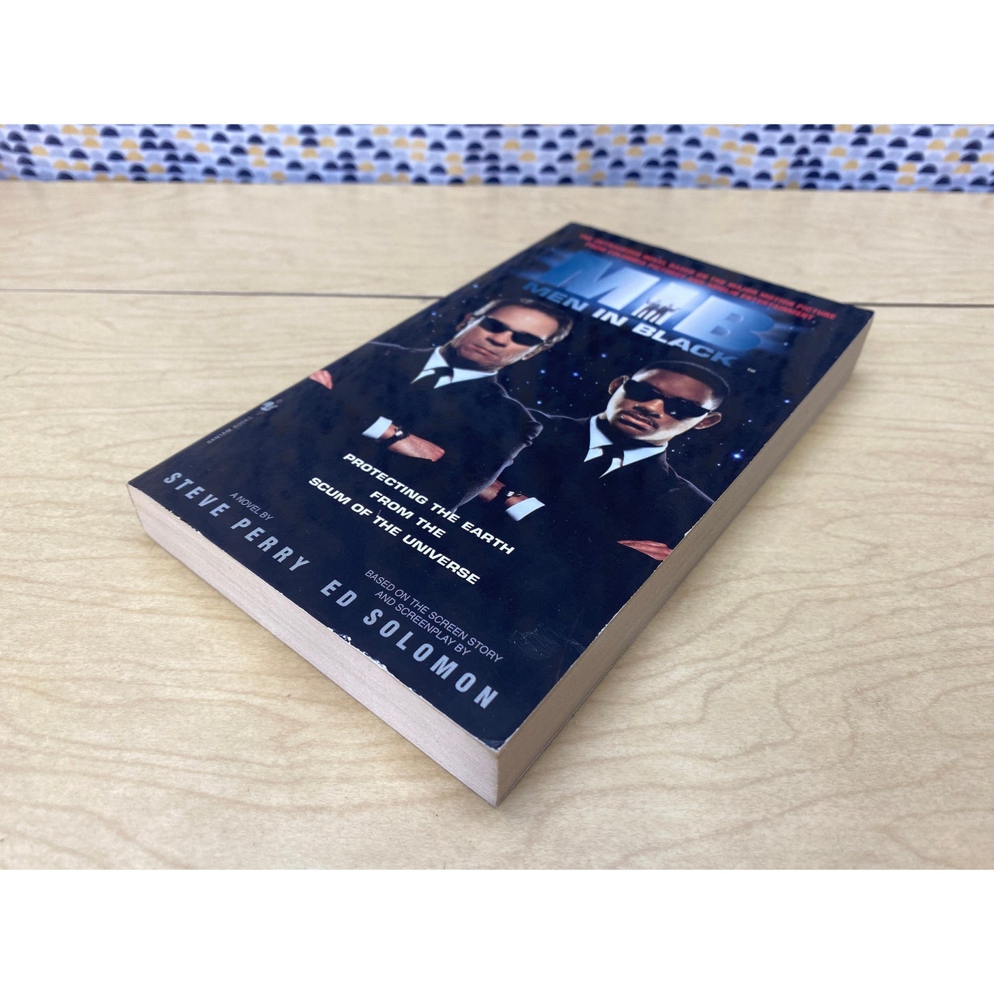 Men In Black - MIB - Steve Perry - Movie Tie-In Edition - Vintage Paperback Book - Bantam Books Edition