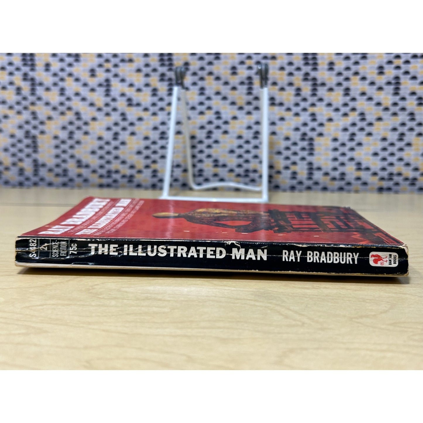 The Illustrated Man - Ray Bradbury - Vintage Paperback Book - Bantam Pathfinder Edition