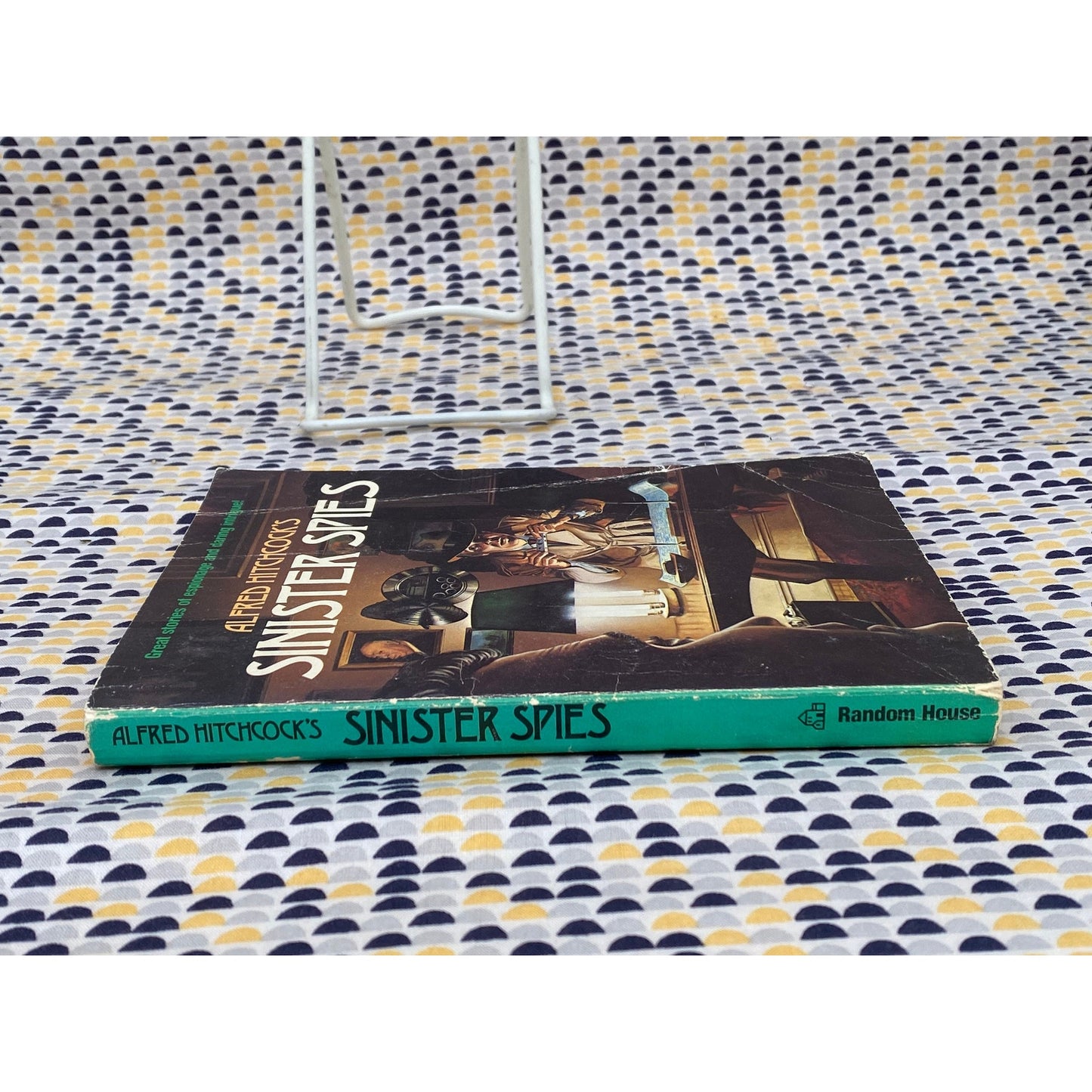 Alfred Hitchcock's Sinister Spies - Alfred Hitchcock - Random House Edition