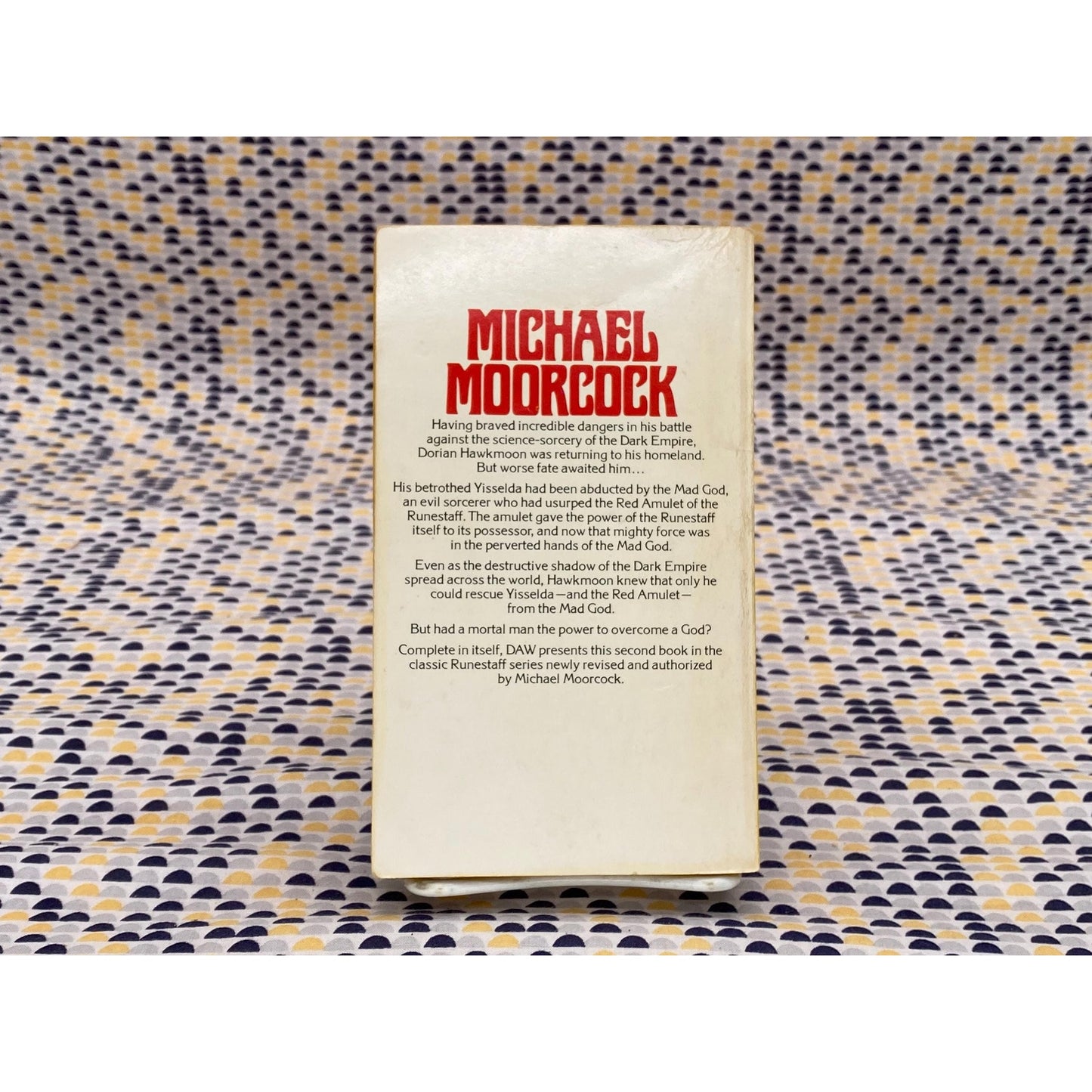 The Mad God's Amulet - Michael Moorcock - History of Runestaff - Vintage Paperback Book - Daw Edition