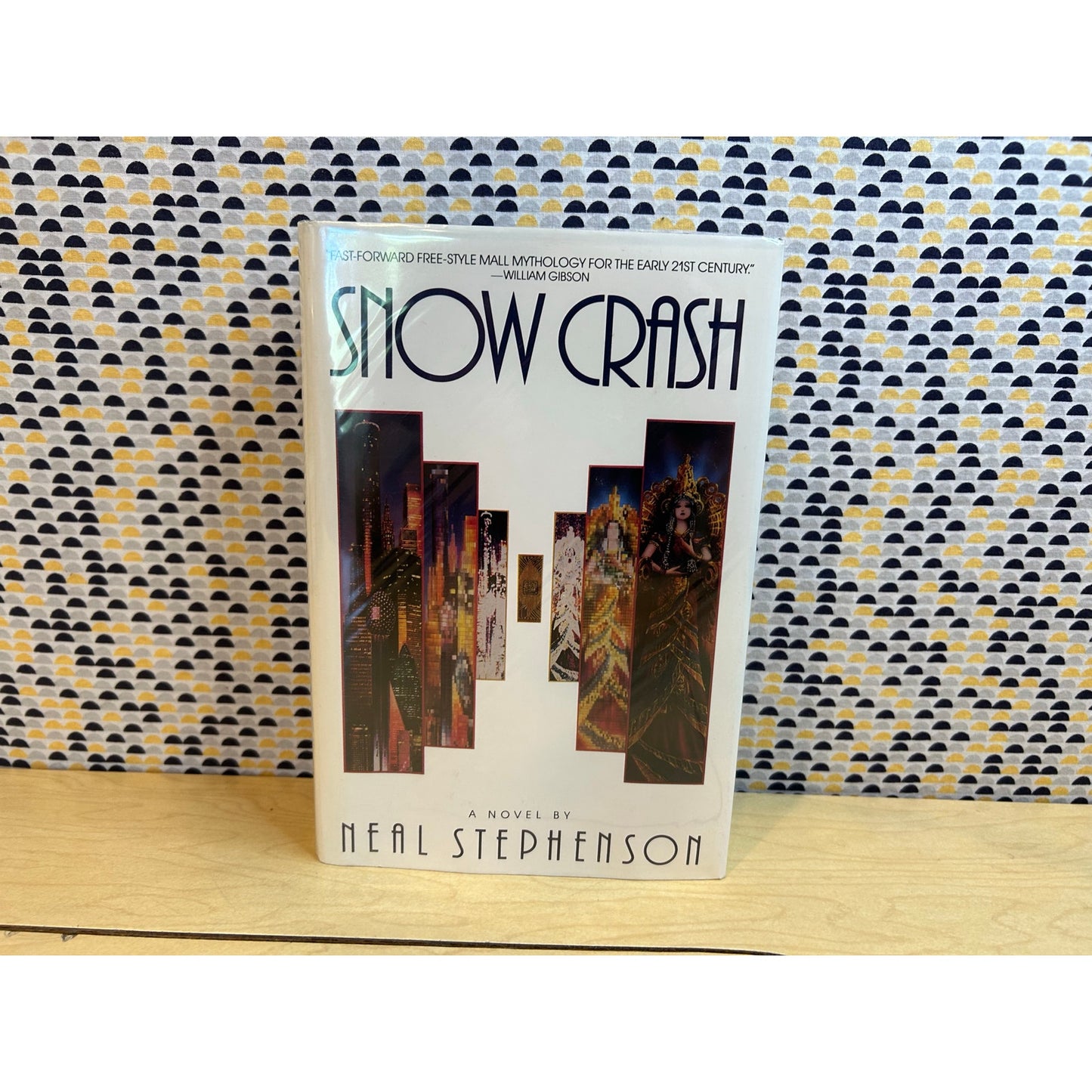 Snow Crash - Neal Stephenson - Vintage Hardcover Book - 1992 Book Club Edition - Bantam Spectra