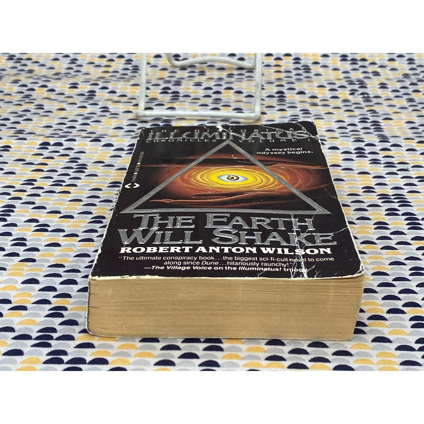 The Earth Will Shake - Robert Anton Wilson - Historical Illuminatus Chronicles