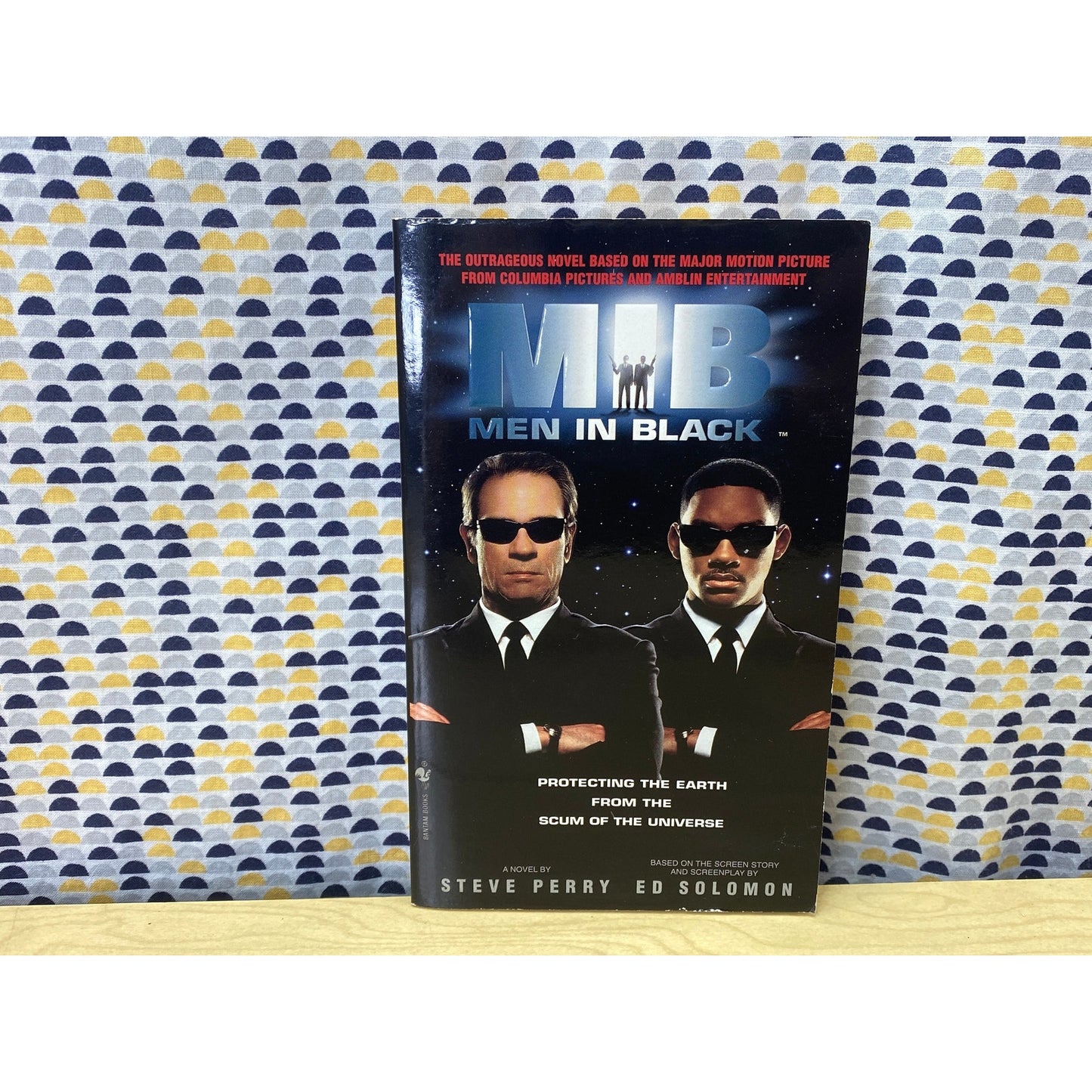 Men In Black - MIB - Steve Perry - Movie Tie-In Edition - Vintage Paperback Book - Bantam Books Edition