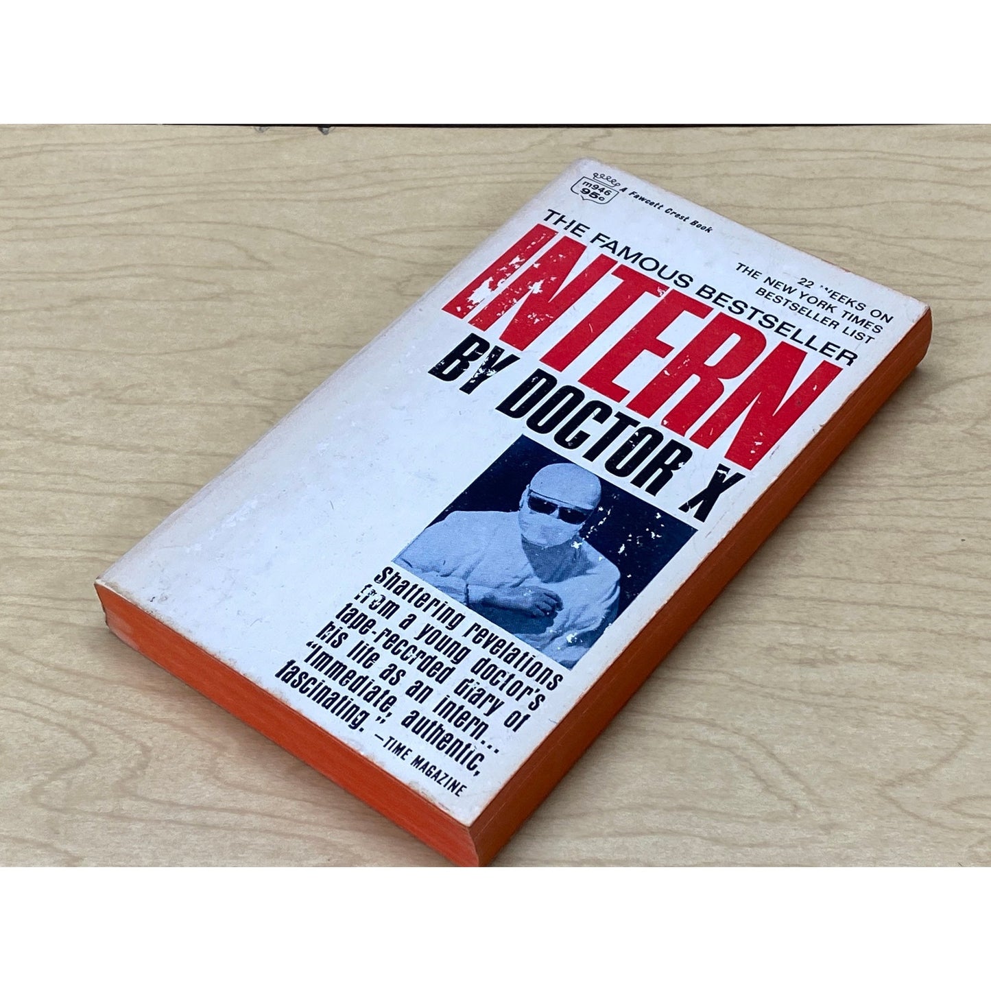 Intern - By Doctor X - Vintage Paperback Book - 95 cent Fawcett Crest Edition
