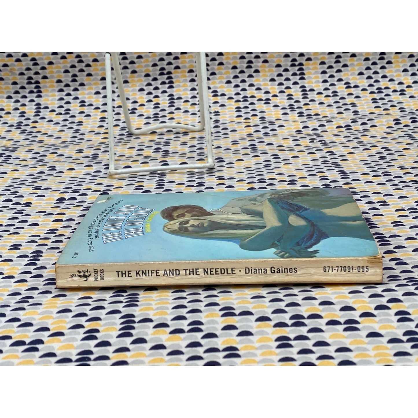 The Knife And The Needle - Diana Gaines - Vintage Paperback Book Pocket Edition