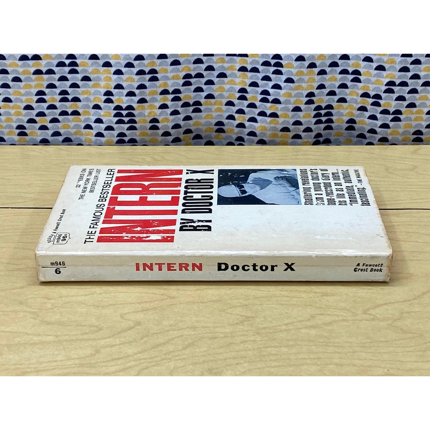 Intern - By Doctor X - Vintage Paperback Book - 95 cent Fawcett Crest Edition