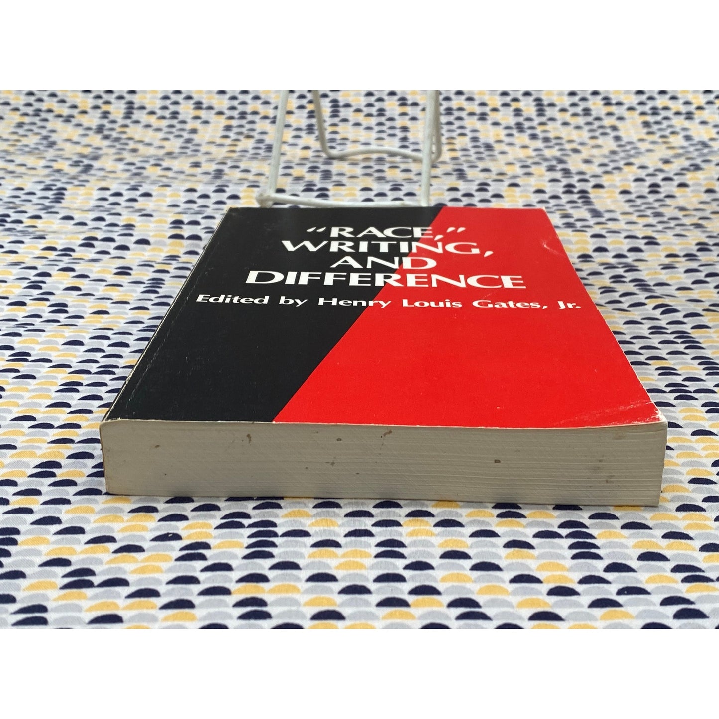 Race,, Writing, And Difference - Henry Louis Gates, Jr. - Vintage Paperback Book - The University of Chicago Press Edition