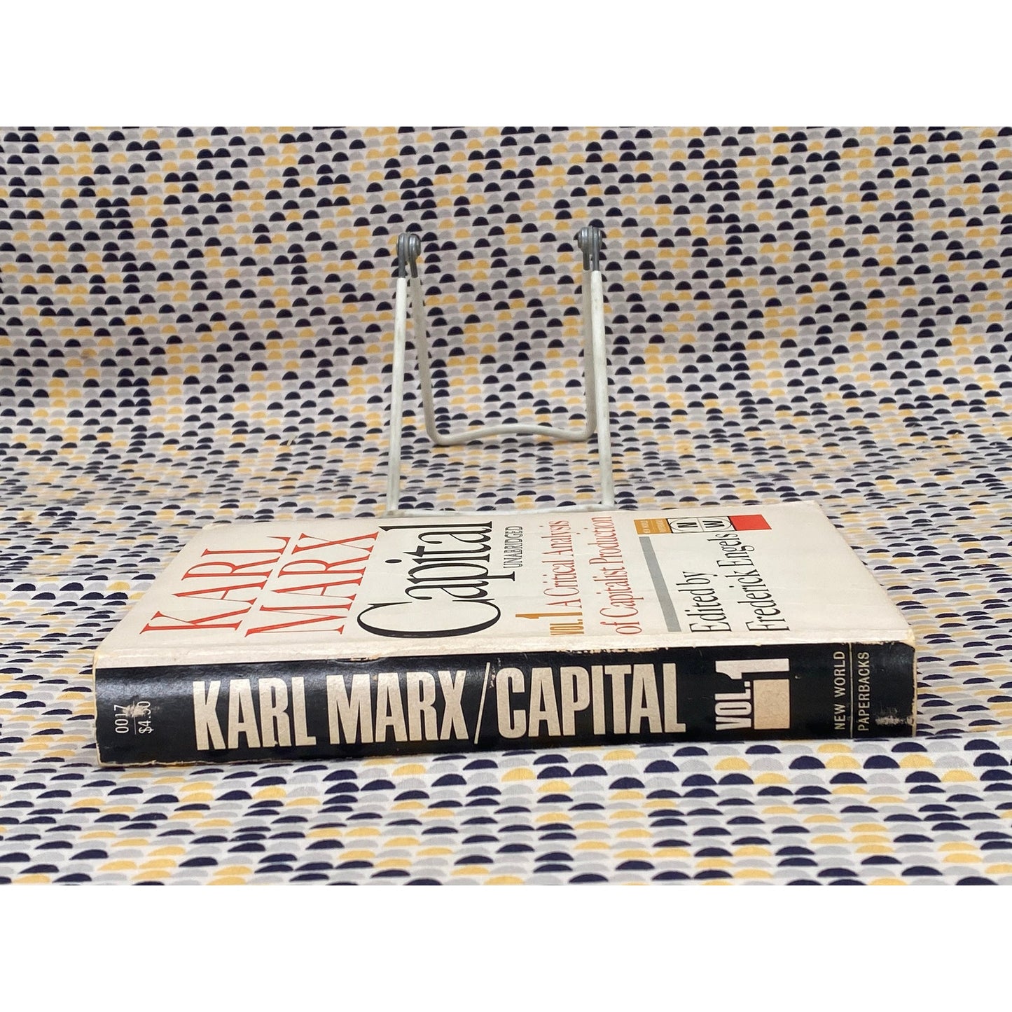 Capital - Volume 1 - Karl Marx - Edited by Frederick Engels - Vintage Paperback Book - New World Edition