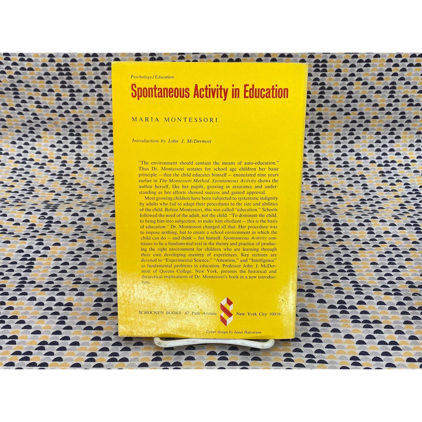 Spontaneous Activity In Education - Maria Montessori - Vintage Paperback Book - Schocken Books Edition