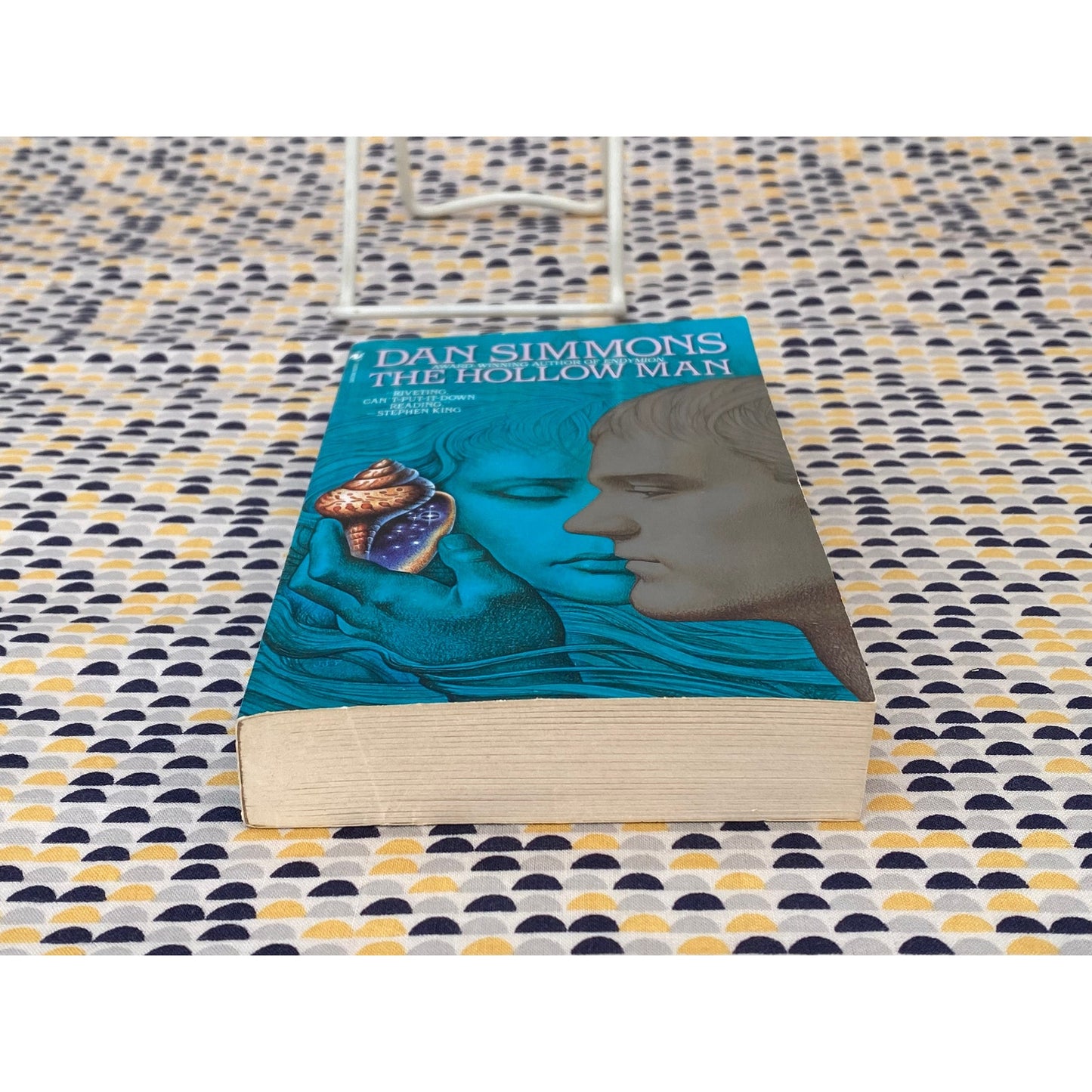 The Hollow Man - Dan Simmons - Vintage Paperback Book - Bantam Edition