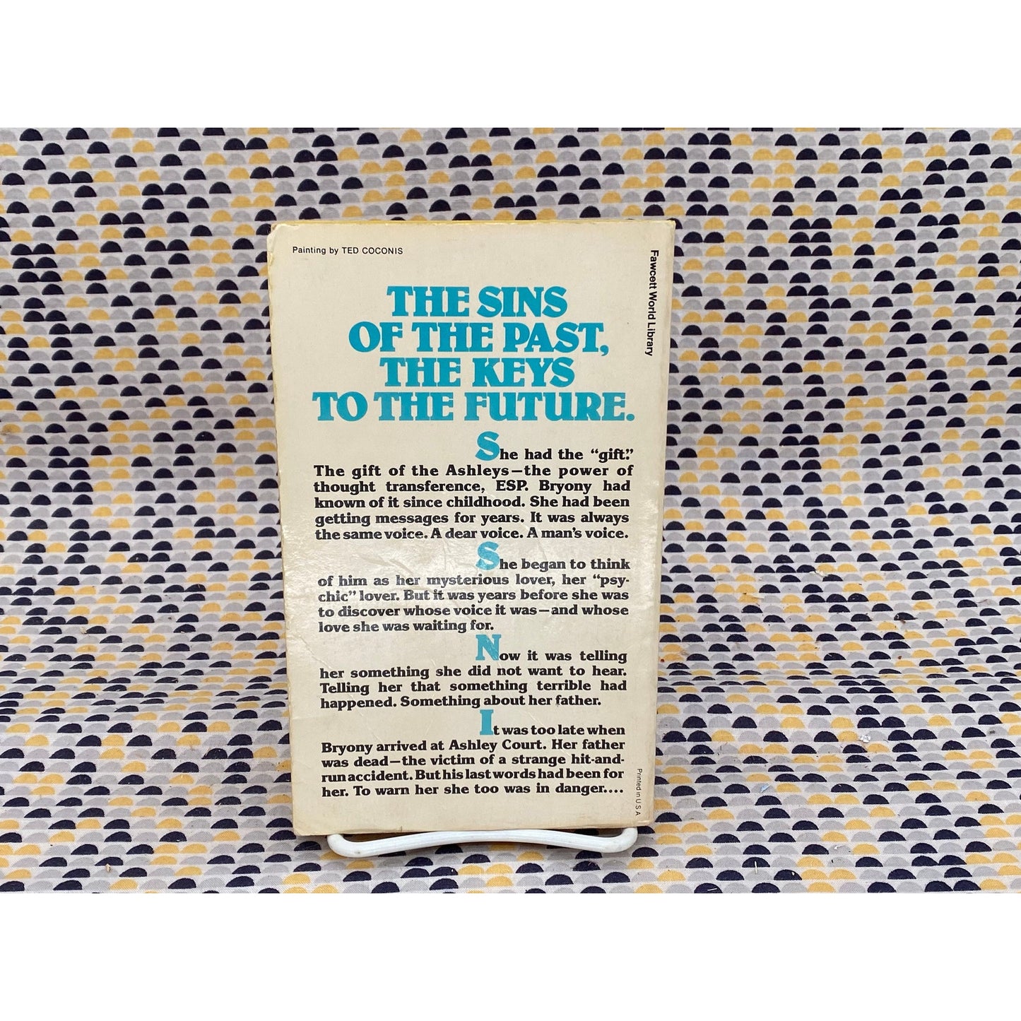 Touch Not The Cat - Mary Stewart - Paperback - Fawcett Publications Edition