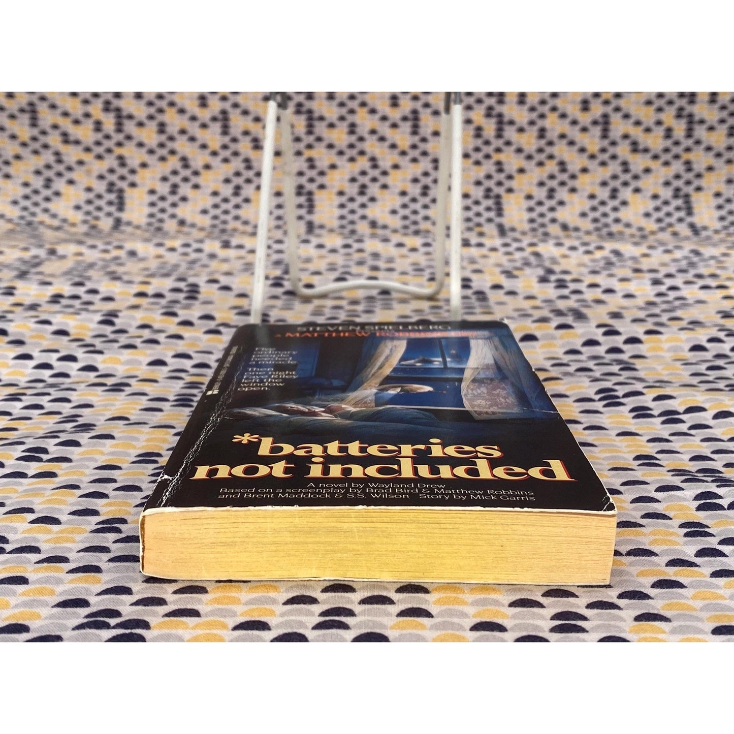 Batteries Not Included - Movie novelization Wayland Drew - Vintage Paperback Book - Berkley Edition