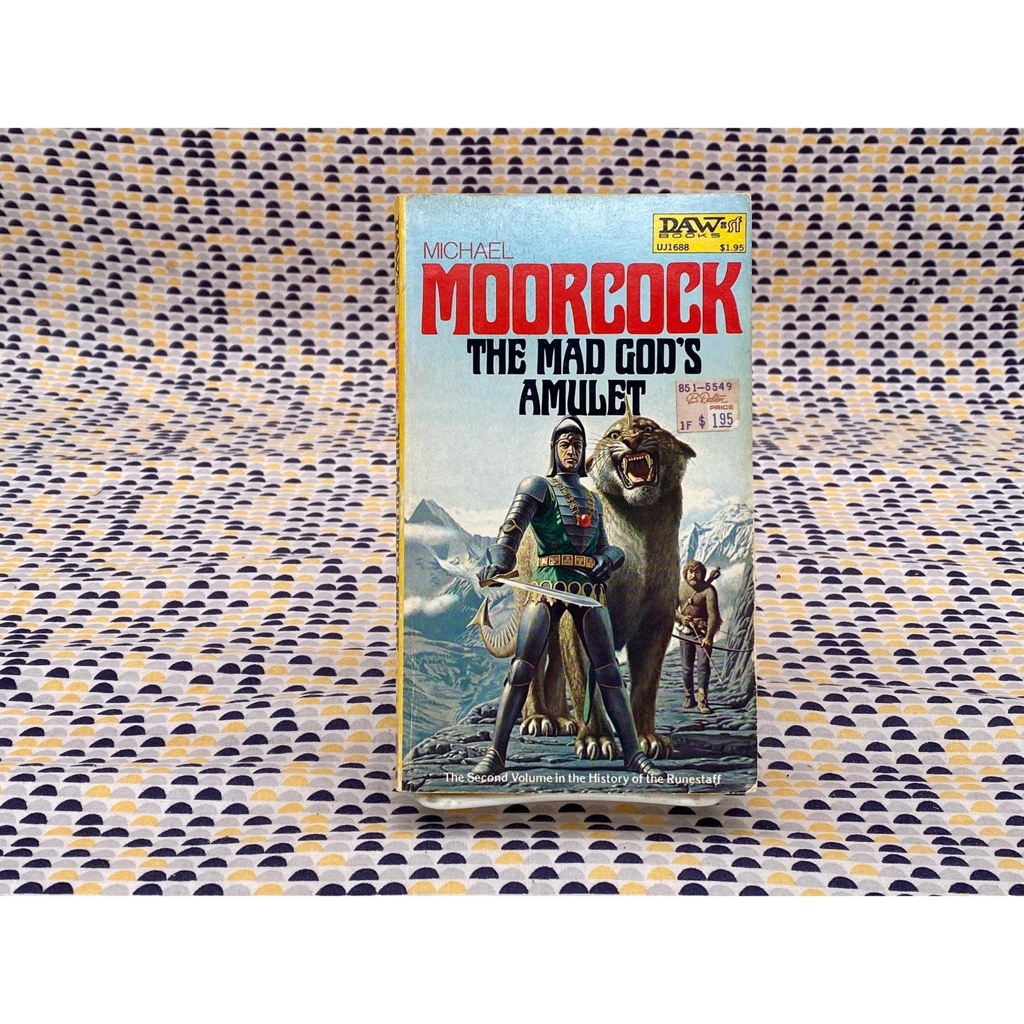 The Mad God's Amulet - Michael Moorcock - History of Runestaff - Vintage Paperback Book - Daw Edition