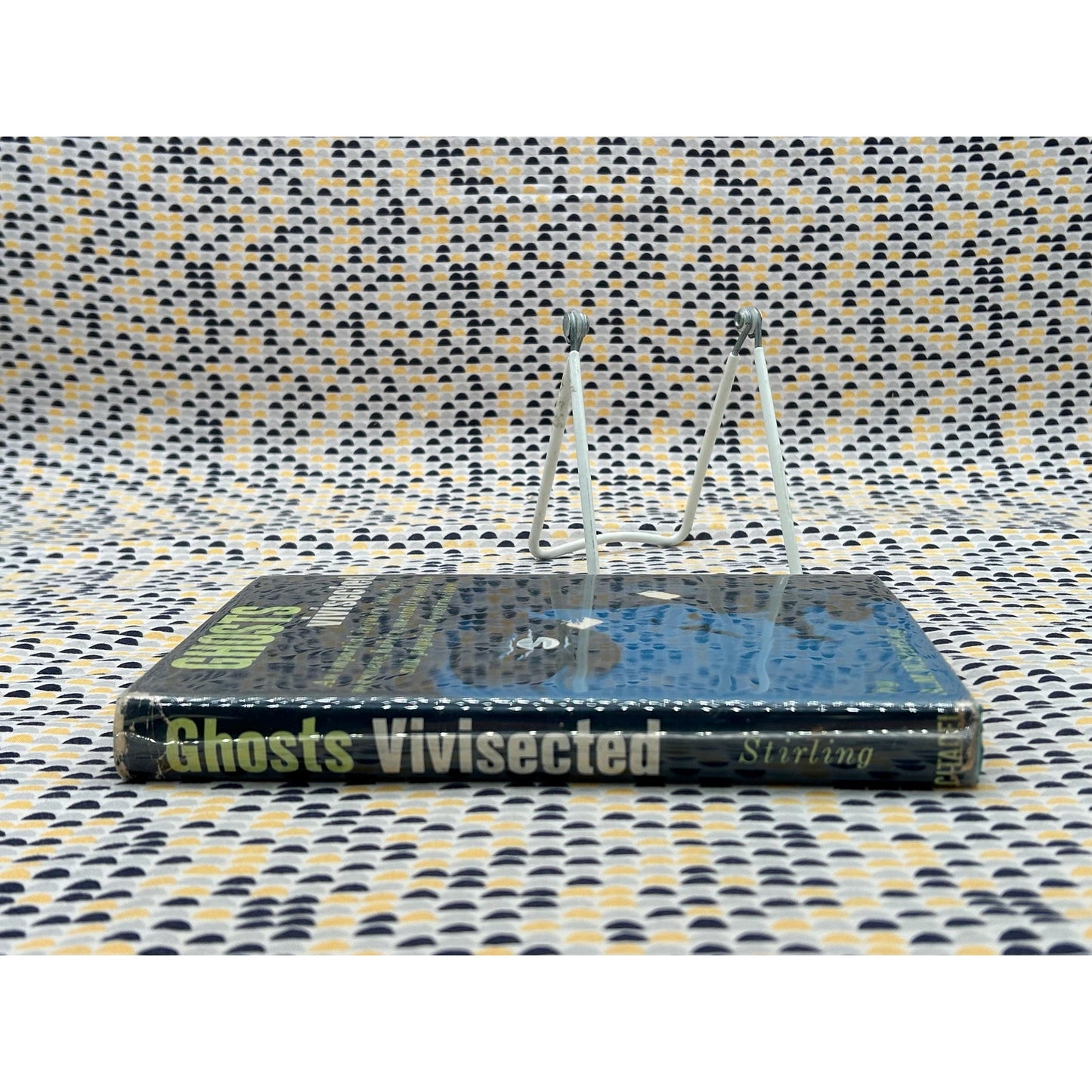 Ghosts Vivisected: An Impartial Inquiry Into Their Manner - A.M.W. Stirling