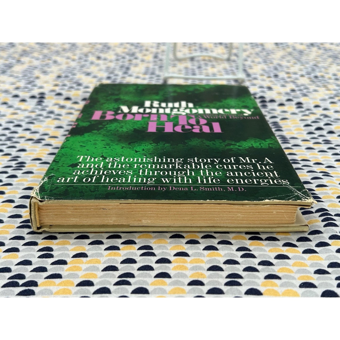 Born To Heal - Ruth Montgomery - Coward, McCann, and Geoghegan Edition