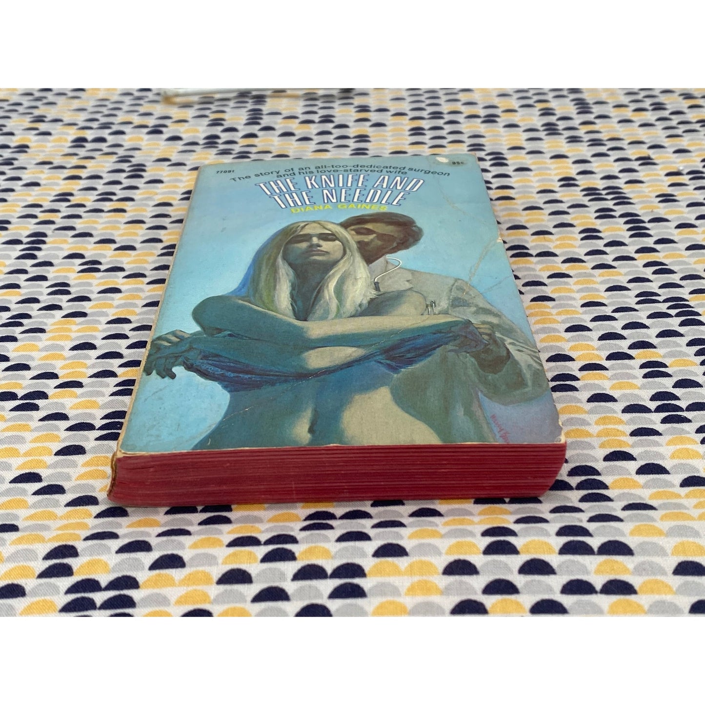 The Knife And The Needle - Diana Gaines - Vintage Paperback Book Pocket Edition