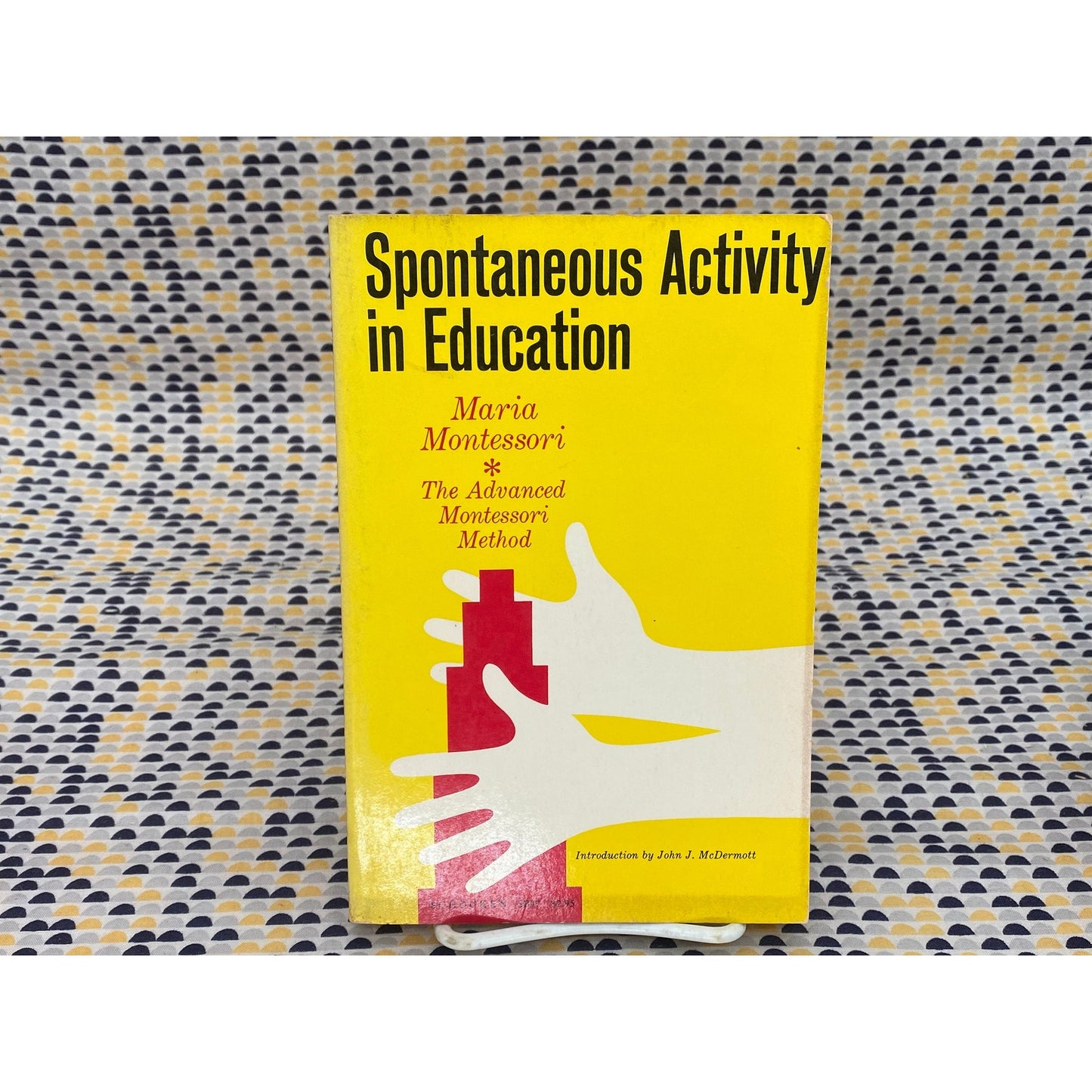 Spontaneous Activity In Education - Maria Montessori - Vintage Paperback Book - Schocken Books Edition