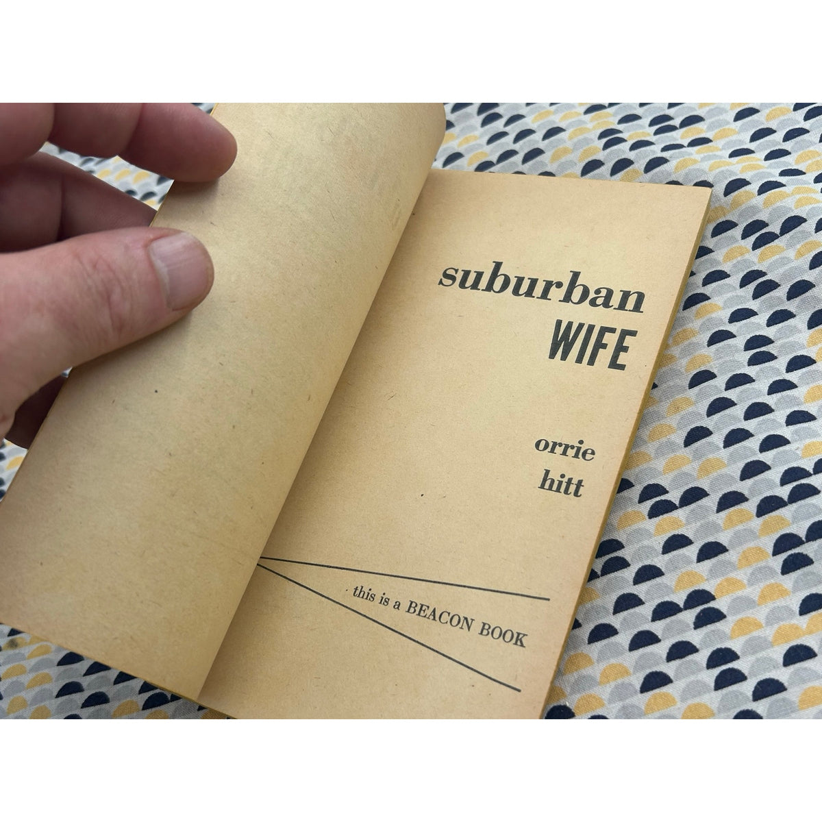 Suburban Wife - Orrie Hitt - Beacon B164 - Sleaze - Vintage Paperbacks