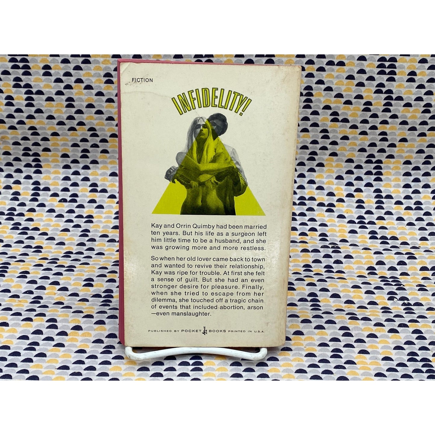 The Knife And The Needle - Diana Gaines - Vintage Paperback Book Pocket Edition