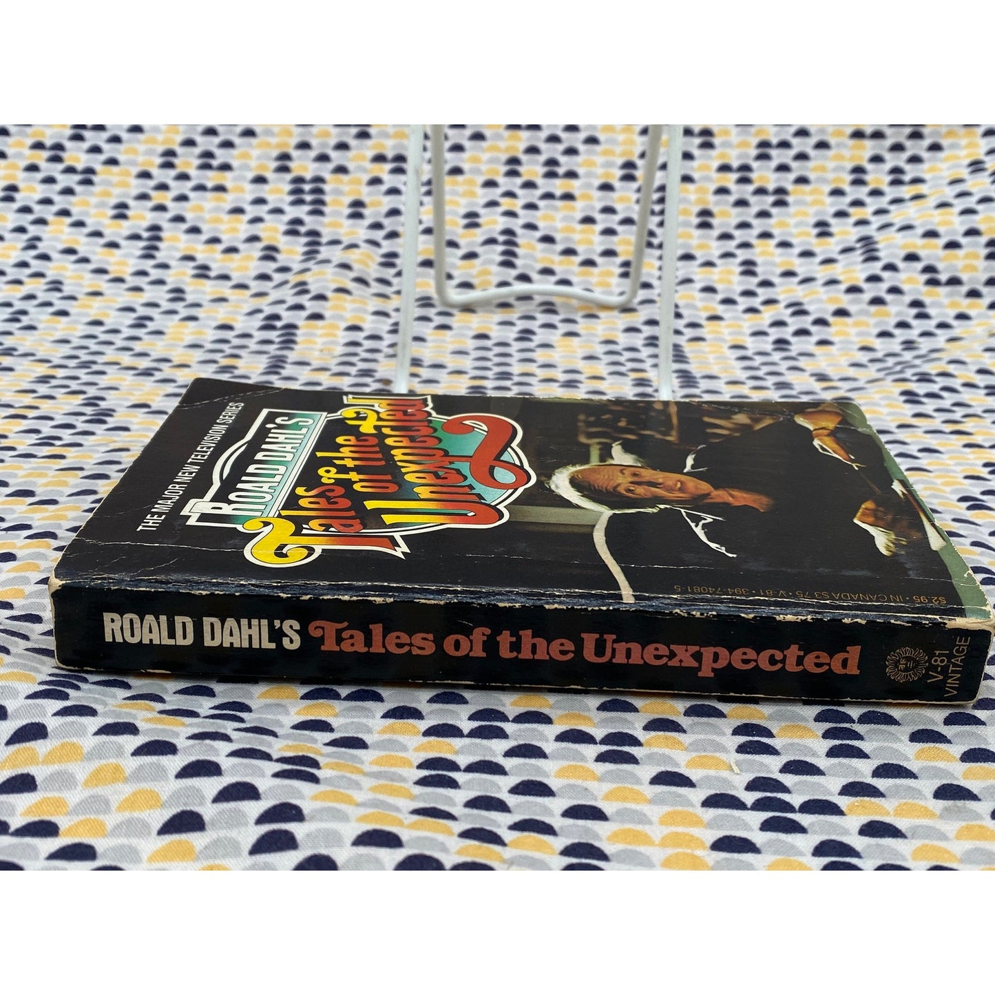 Roald Dahl's Tales of the Unexpected - Vintage Paperback Book