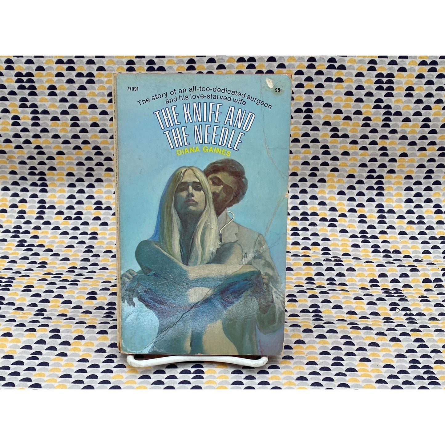 The Knife And The Needle - Diana Gaines - Vintage Paperback Book Pocket Edition