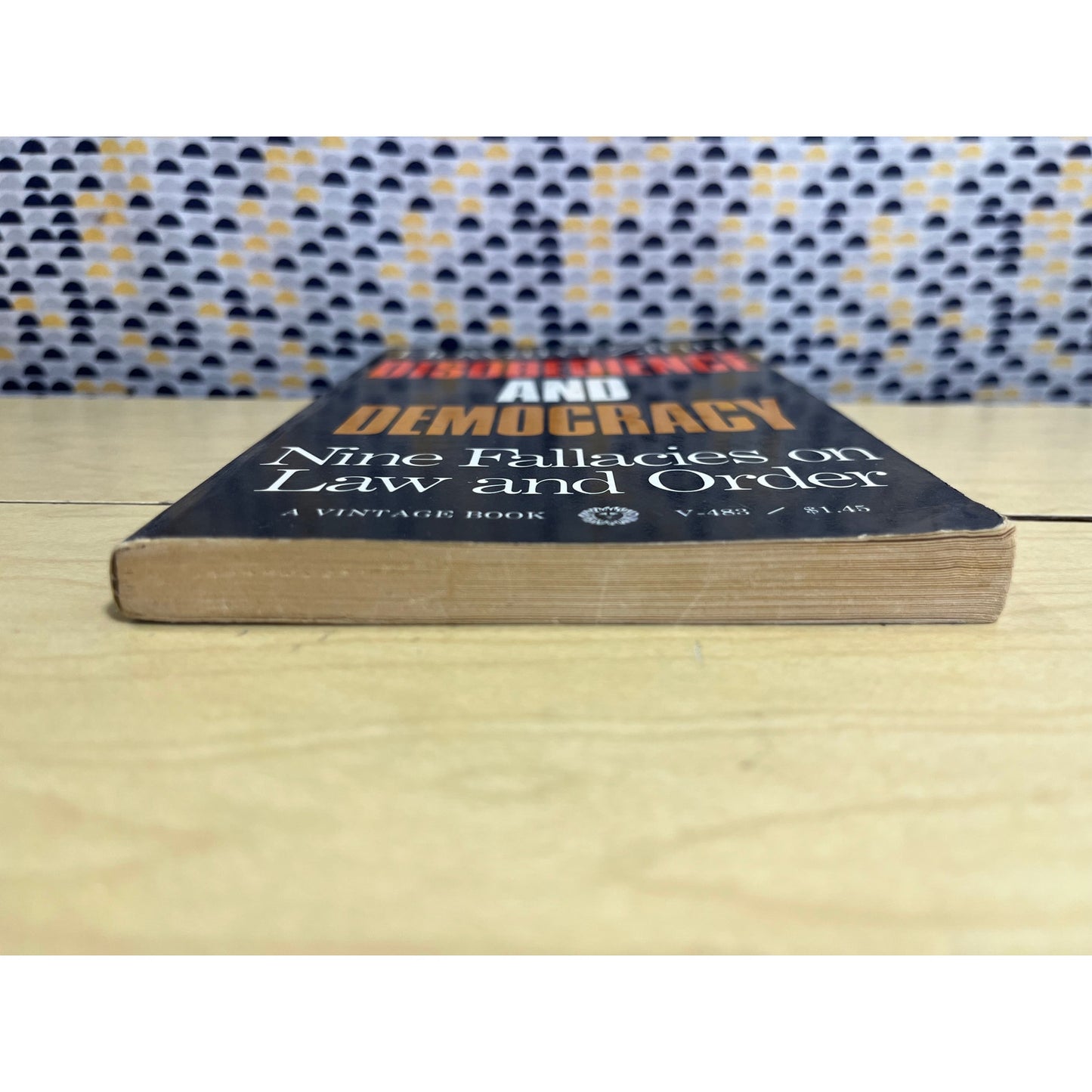Disobedience and Democracy - Howard Zinn - Vintage Books - Paperback