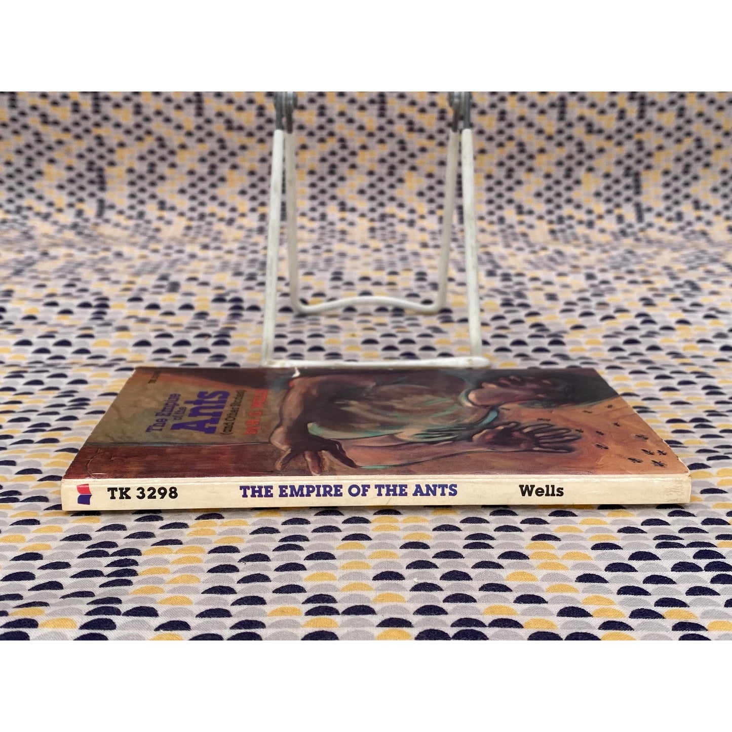 The Empire Of The Ants (And Other Stories) - H.G. Wells - Vintage Paperback Book - Scholastic Book Services Edition