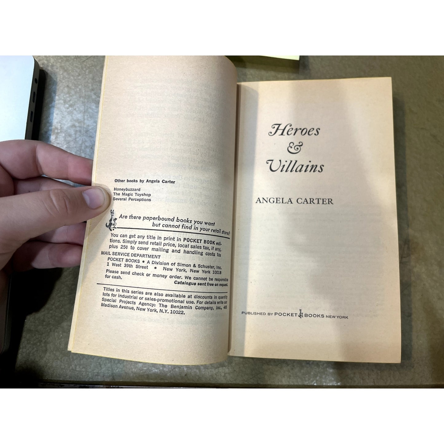 Heroes and Villains - Angela Carter - Pocket Books - Paperback