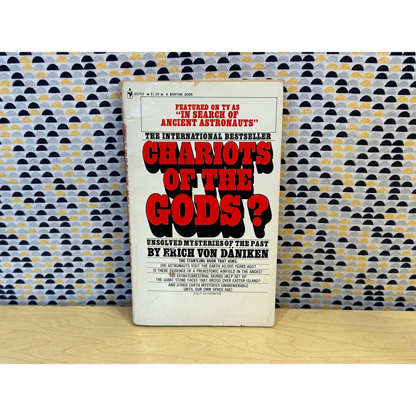 Chariots of the Gods - Erich Von Daniken - Vintage Paperback Book - Bantam Edition