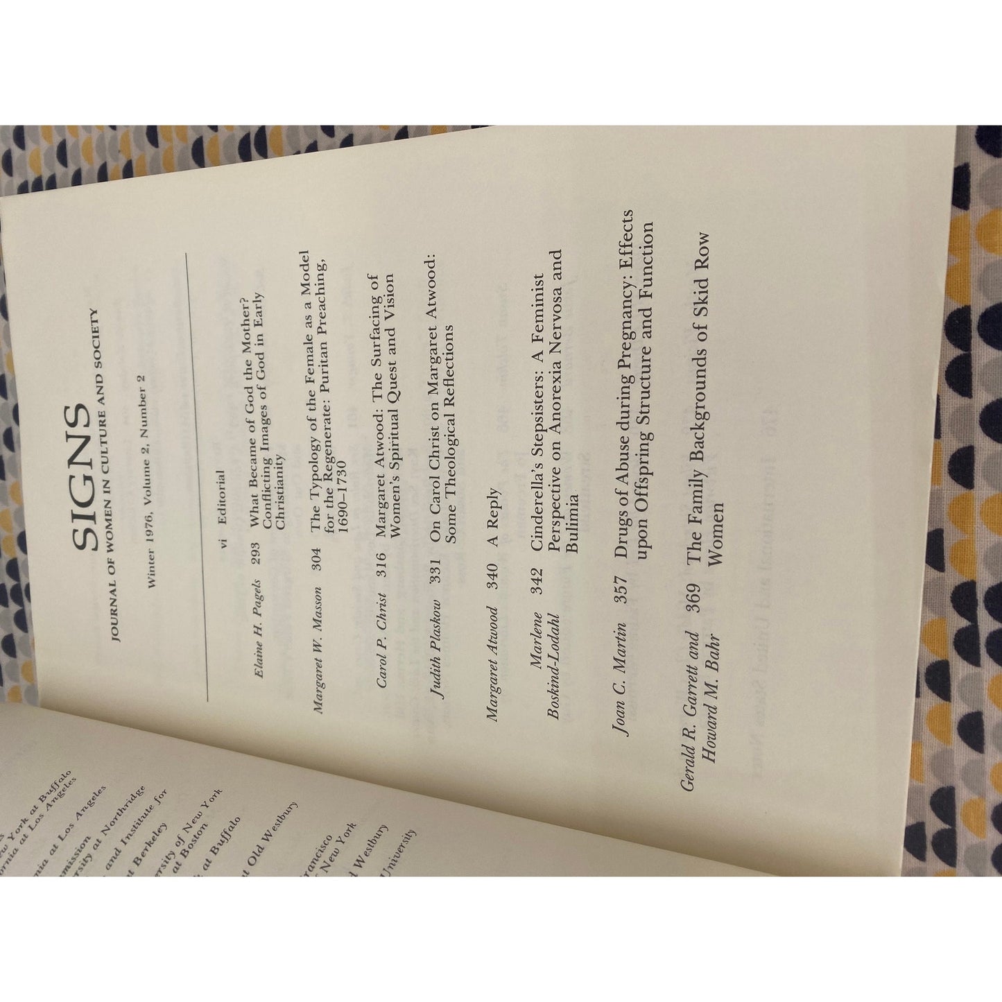 Signs: Journal Of Women In Culture And Society - Winter 1976 - Margaret Atwood - Vintage Paperback Book - University of Chicago Press
