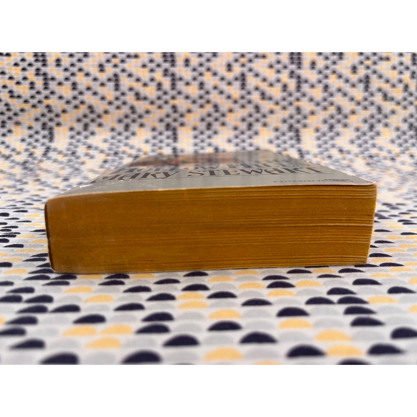 The Hollow Hills - Mary Stewart - Fawcett Crest - Paperback