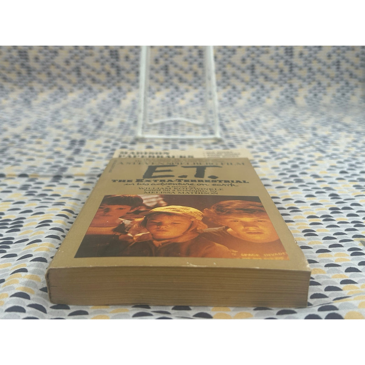 E.T. - The Extra-Terrestrial in his Adventures on Earth - William Kotzwinkle