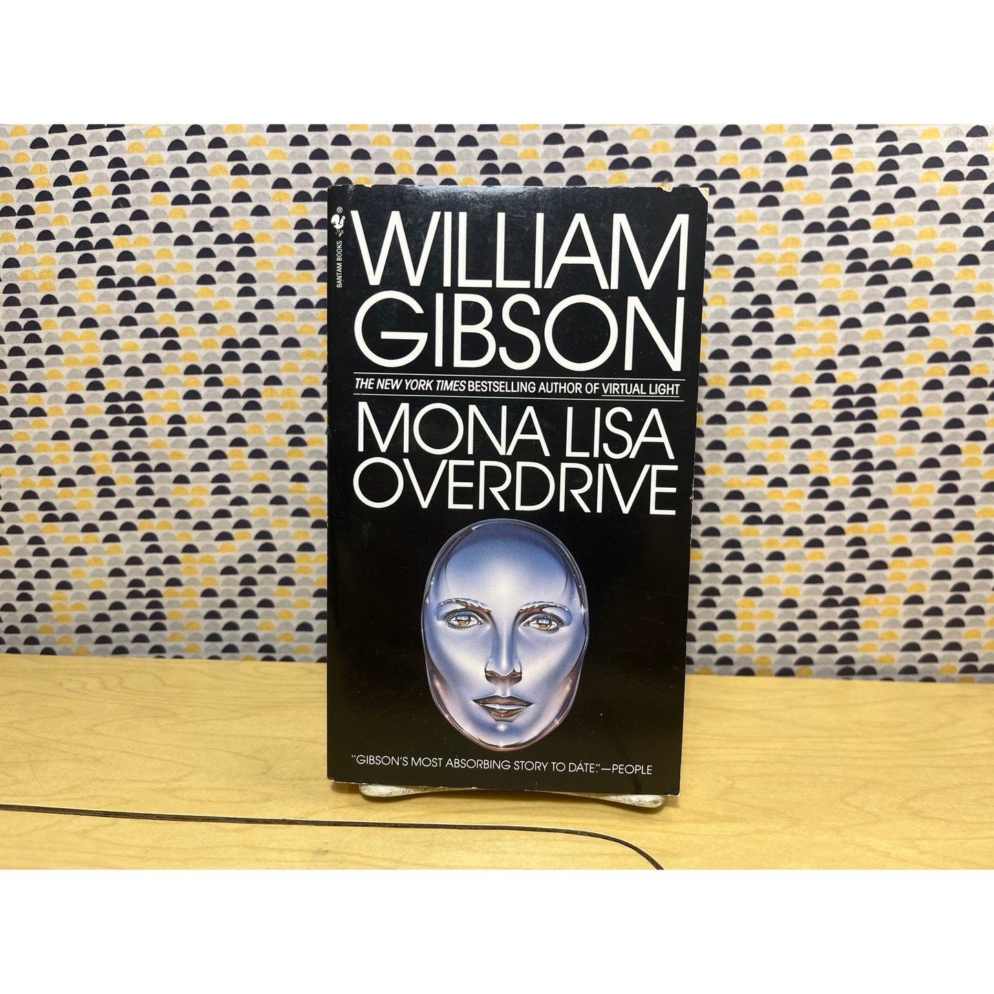 Mona Lisa Overdrive - William Gibson - Vintage Paperback Book - Bantam Spectra Edition