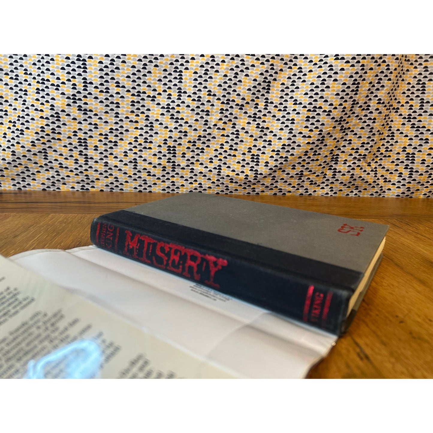 Misery - Stephen King - Vintage Hardcover Book - 1987 Viking First Edition, First Printing