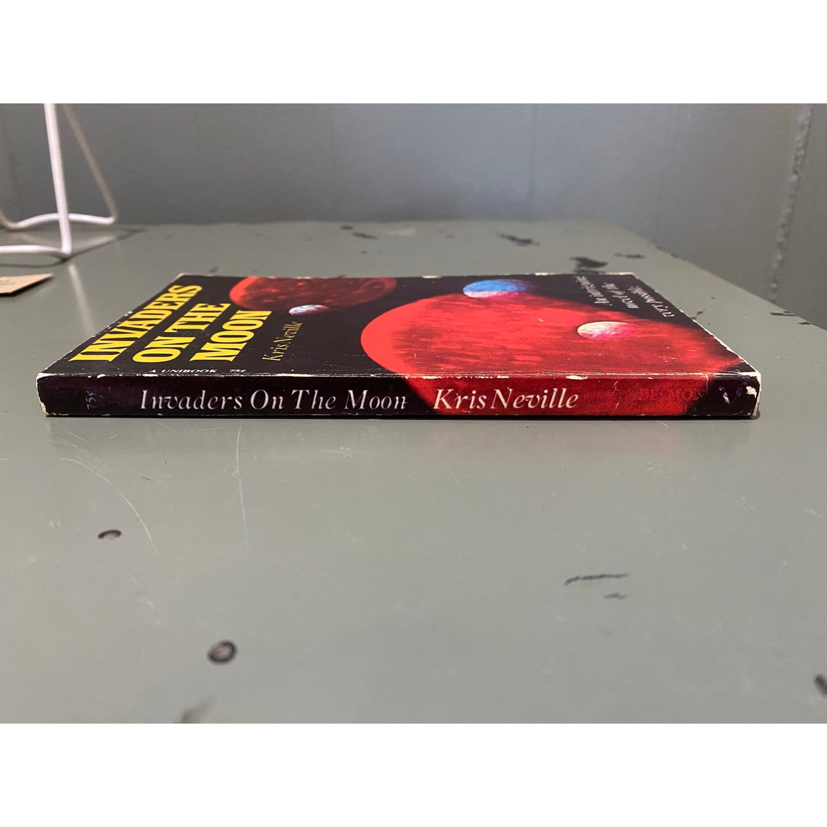 Invaders on the Moon - Kris Neville - Unibook - Paperback