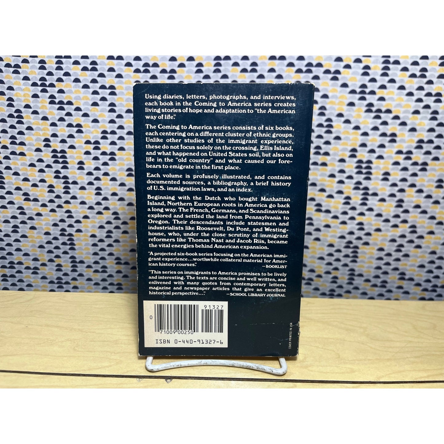 Coming to American , Immigrants from Northern Europe - Albert Robbins - Dell Books