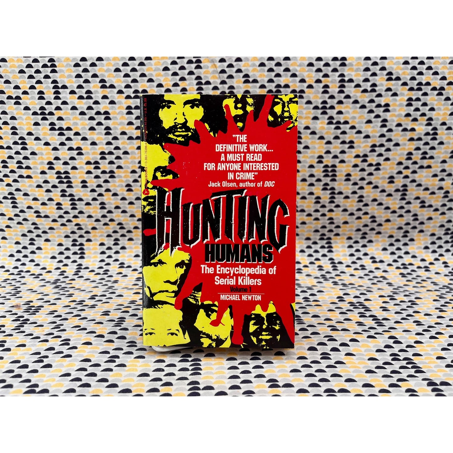 Hunting Humans - Michael Newton - Avon Books - Paperback